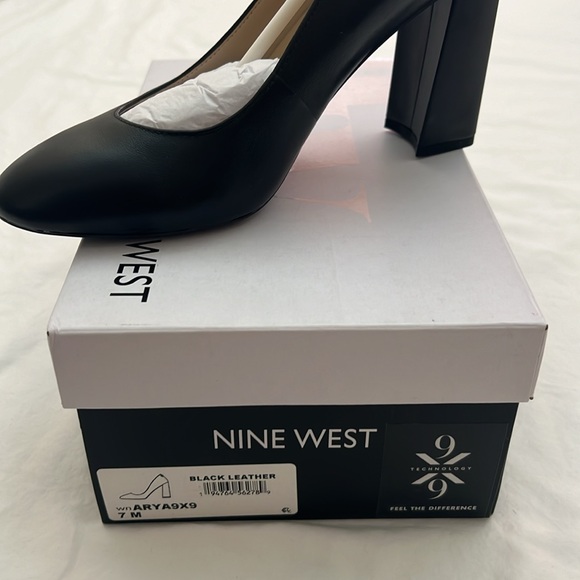 Nine West Black Leather Pump - Picture 5 of 8